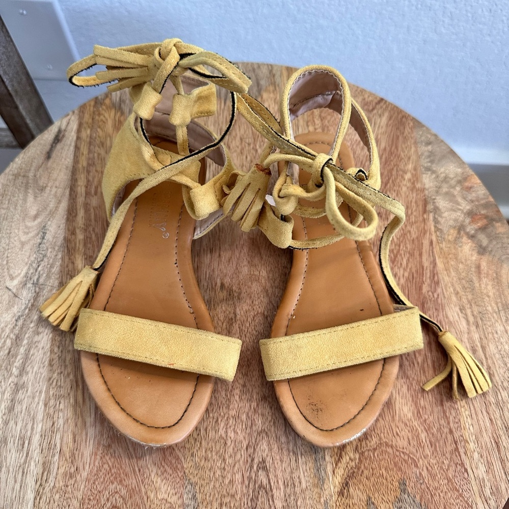 Via Pinky Collection Yula Yellow Lace Up Mini Heeled Sandals little girls sz: 12
